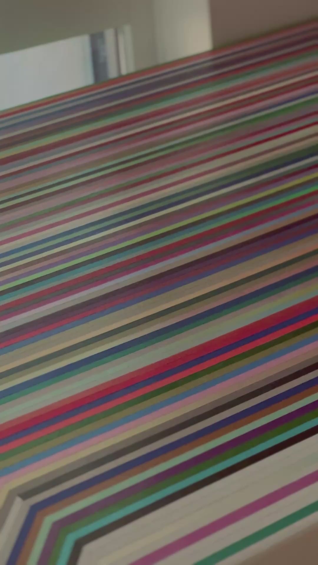 Ana Wang - gradient art painting closeup video